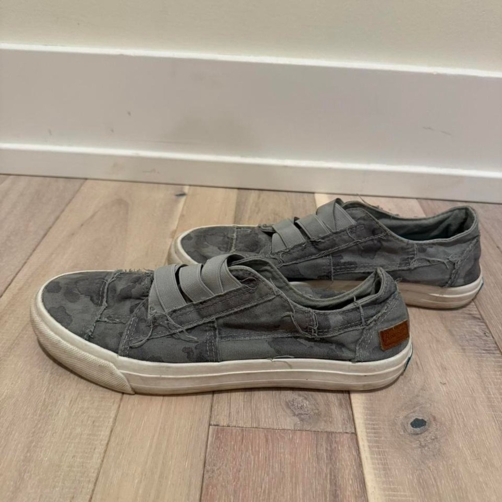 Blowfish Canva sneakers blue Sz 9